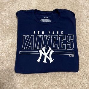 Men’s long sleeve Yankees shirt